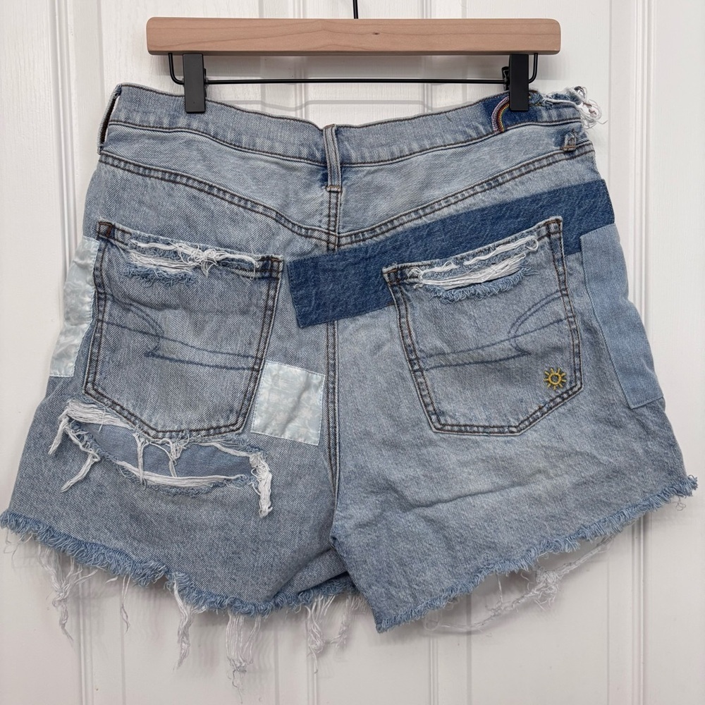 Light Wash Distressed Boyfriend Shorts | American Eagle Size 16 - Picture 2 of 12